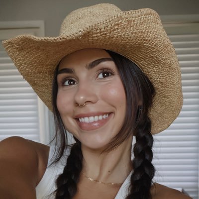 desert-dwelling interior designer, romanticizing life with a heart full of love