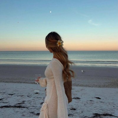 Grace915584's profile picture. You don’t change Bitcoin. Bitcoin changes you