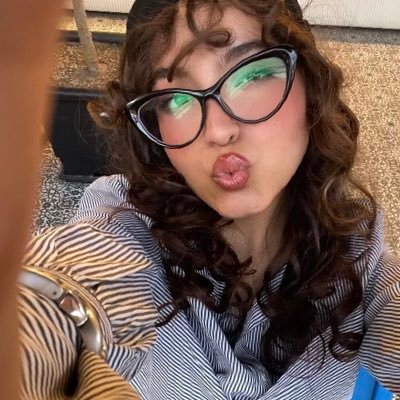 MahdisVahid's profile picture. عاقل تر از آنی هستم ک دیوانگی نکنم:)