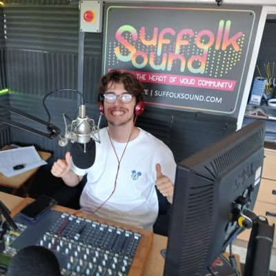 FinBJourno's profile picture. Host @TheLCCPod 🎙️🪖Presenter @Suffolk_sound📻 Freelancer @BBC 🎙️ Documentary Maker 🎥 @UEA_journalism Graduate ✍🏼