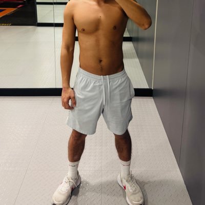 bbfunbtm's profile picture. 173/65/29/0、屌16/5 #結實 #黝黑 #Man #陽剛 #翹臀 #無毛穴 #泳褲痕 #三角 #後空 #白襪 喜16/5以上大粗屌、1-1和多人皆可、想被大屌Top調教。歡迎私訊☺️