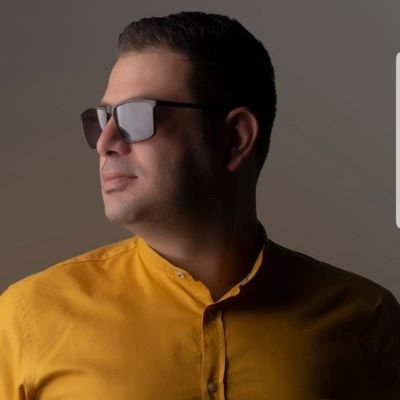 RomeoTM72's profile picture. اگه به خودمون نیایم هر بلایی سرمون بیاد حقمونه. ۵۰ ساله هر چی داشتیم به یغما رفته... شرف'فرهنگ'غیرت......
هوادار ابدی تاج💙