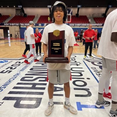 6ā2 combo guard contact info: 270-791-8382 @makayelus6@gmail.com