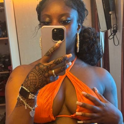 pretty in real life ‼️ twenty2️⃣ 😽 🐅| Txsu’25 Taurus ♉️ fmoig: shemahiaa💋fmosc: neshaaaydfwu 💛