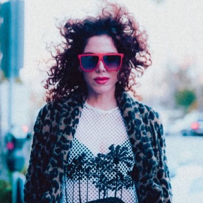 Criadora, roteirista e produtora executiva da série original Netflix MALDIVAS e ADORÁVEL PSICOSE do Multishow.