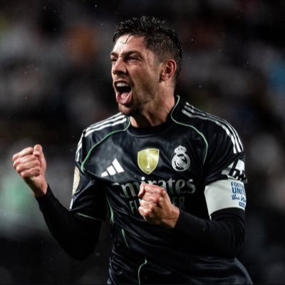 @realmadrid ⚽️ | Muslim ☝🏼| I do follow backs but you must ask 🫂 | @benzema 👑 @cristiano 🐐@kmbappe 🐢 | UFC 🥊 |@mewburner1 🤐
