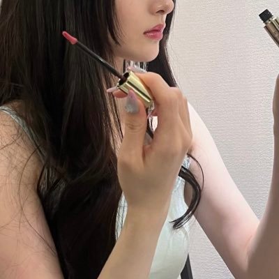 OL3768546662812's profile picture. 丸の内で働く限界OL👩‍💼東京一工早慶/25歳くらい/年収1,000万/仕事嫌い/焼肉好き