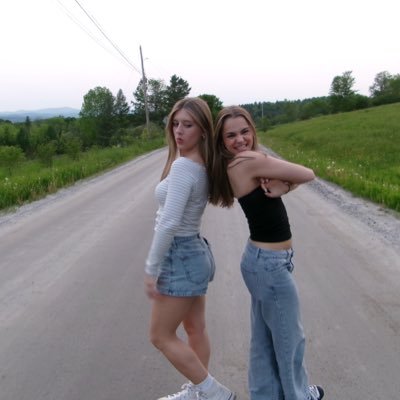 seventeen 🎧🌷 | i love taylor swift and gracie abrams !! certified fangirl 🍒⭐️🩻💐🎀🪩🏠💖🎫💿