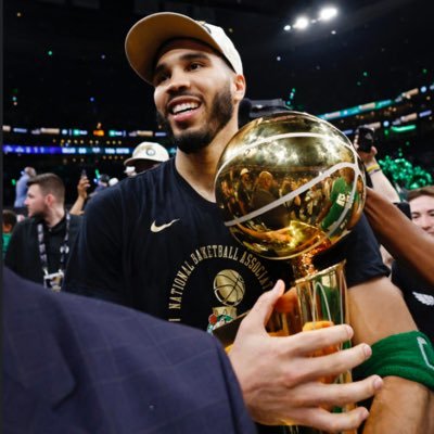 ZTNBlancoV2's profile picture. Real Madrid 🤍 | Boston Celtics 💚 | UFC Fan 🥊 | If my tweets piss you off I’m not sorry cuz I speak the truth. | I body Vini cultists on a daily basis.
