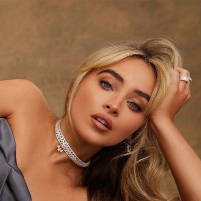 sabrina carpenterās favorite bottom 𩵠left twitter 9/3/25, Iāll miss you guysš¤