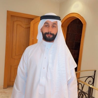 أعشق في نفسي الكبرياء فكم بِكلمات أرادوا بِها قتلي كانت بِكبريائي عمراً جديداً.
