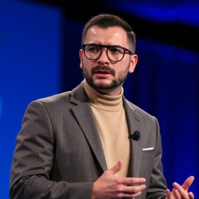 CEO @UXDivi y @MUXStudio • Ayudo a emprendedores a crear negocios digitales rentables con diseño web UX
🌐 https://t.co/dtPaEZvMUw | https://t.co/lLFWagOoCi