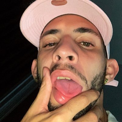 Esse perfil foi criado para aliviar meus pensamentos as vezes imaturos, as vezes incompreendidos. DM - on