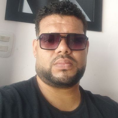 alviloria0's profile picture.