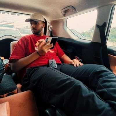 KartikB50583's profile picture. 6'4 | Far from Weak