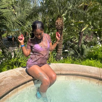 Chazzy✨#TEAMTAURUS that westside🌴chick 😜i hate a mad 😡bitch that has No reason to be mad😏Change that frown in2 a smile & have a good day #LOYALTYISALLiKNO