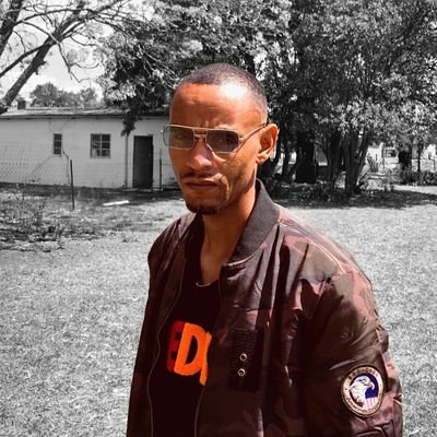 twainej_993's profile picture. I'm not smart just got an aptitude for things that don't concern me !!!