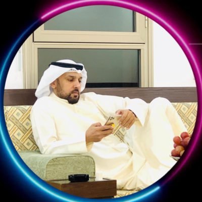 كل شخص لديه 3 قصص في حَياته ، قصه يعيشها وقصه يتمَنىّ ان يعَيشها وقصة مؤلمة يريد نسيانها...!