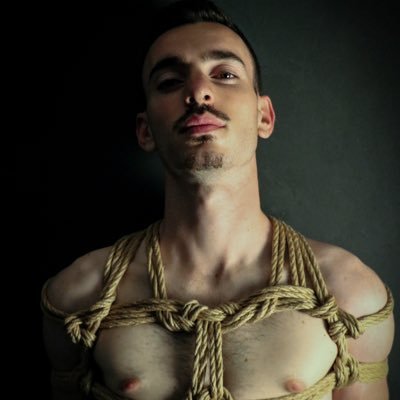 Masseur gay versatile qui aime prendre du plaisir, autant qu'en donner 😈 DM pour collab 📨 https://t.co/EGtwnkhA7s