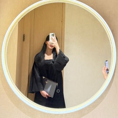 الحياة جميلة، وكل لحظة فيها هي هدية، فلا تدع التوتر يأخذ منك الفرحة. خذ نفساً عميقاً، واستمتع باللحظة وابتسم للحياة