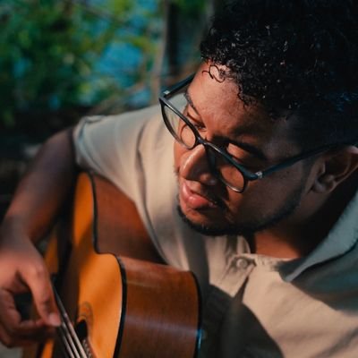 compositor
do litoral de Aracaju, Sergipe.
A vida é assobiável (e malsoante)