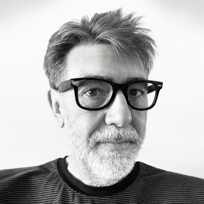 @elsrgarcia en IG. Una vez me dijeron que era como el cruce entre la decapitadora Reina de corazones y el doctor Frankestein.