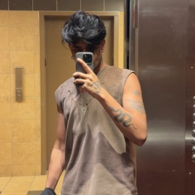 ecom1ash's profile picture. documenting 0-100k/m ecom