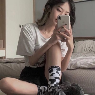 51ZEVFBSxAUXMR's profile picture. 