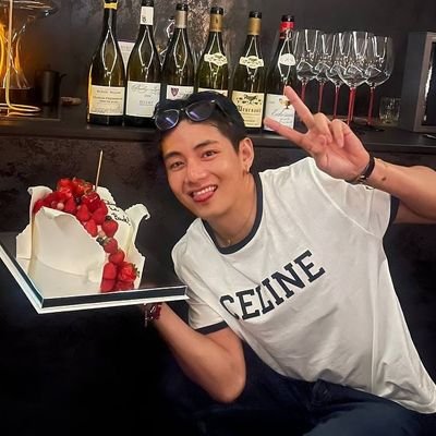 kimtata_si23's profile picture. 