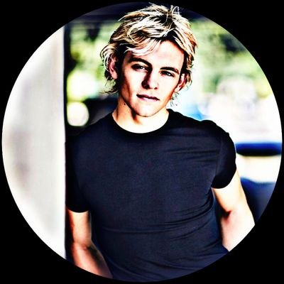 DeanSRoutledge's profile picture. ''Home? You guys are my home, it's good to be back.''

@MayaMaybank_ Commands this Solider 

#obxrp #outerbanksrp

#SoldierPogue