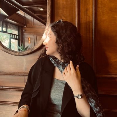 lmanolya_'s profile picture. فاقد اهمیت نسبت به هرچیزی.