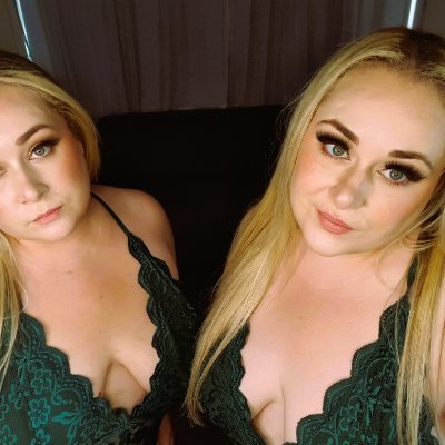 We bring the glamour on stage… and the heat behind the curtain 🔥
💋 Come see what we really get up to after the spotlight fades.
Join our private show 🔗