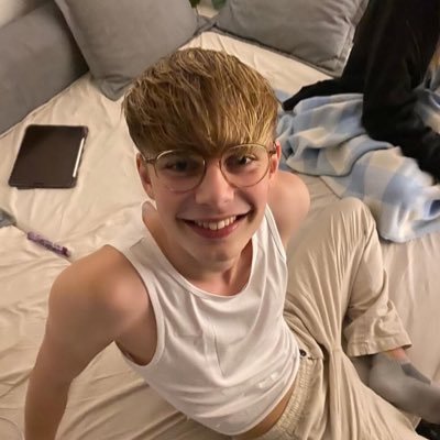 I’m a gay 🏳️🌈you can Kindly add me up as a friend or you can send me a request If you don't mind thanks