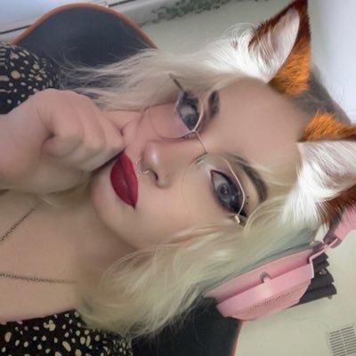 janessrose_x's profile picture. welcome to my online trauma dumping grounds