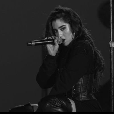 Eu, Camila cabello e Lauren jauregui tomando um vinho