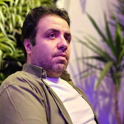 اینجا بیشتر سعی میکنم از سیاست و تاریخ و استراتژی کسب و کار بگم