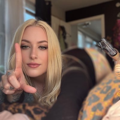 ♡ satan in heels, wallet wrecker & master of manipulation ♡