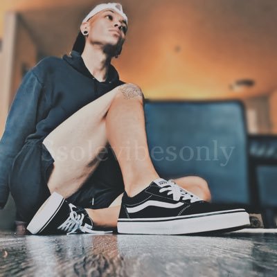Sole vibes only 👣 | Male. Dom. , 6.5y us, soles n' socks 🧦 | Let the toes do the talkin. 🤪🤳📱DM for customs