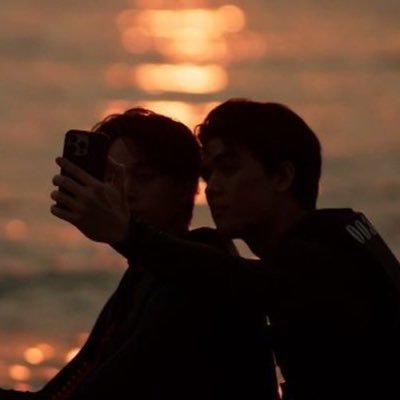 itsbyeol3's profile picture. Lost star?