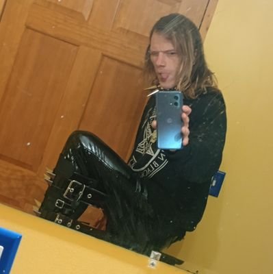 looking 4 the right lady. I have messenger and what's app it's kinda a bunny hole.
tiktok DavidAman666
Facebook David Aman
message me if your in my area