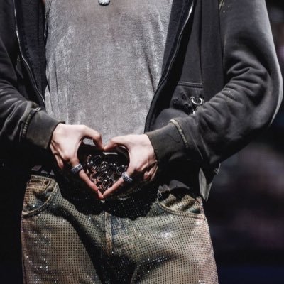 Yo0n_JiN04's profile picture. @Bts_twt 정호석.. know that the pain will pass, and when it does it will be stronger.21 years💀