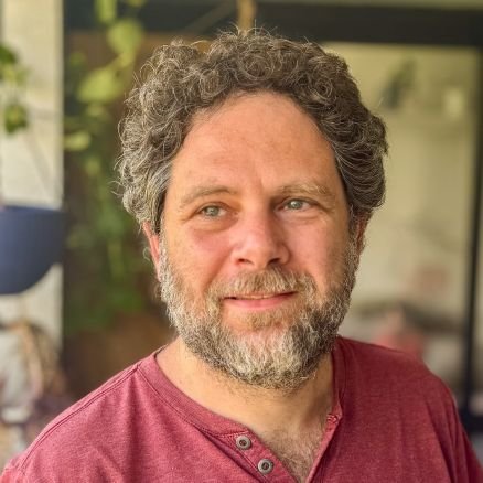 Podcast Do Lado Esquerdo do Muro (https://t.co/YKSgUoDxbc?). MA História pela Universidade de Tel-Aviv. Vasco e Hapoel Tel-Aviv.