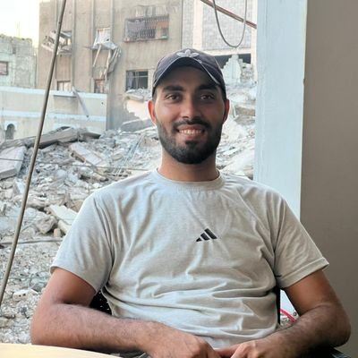 My name is Ahmed from Gaza, since October 7th we have been suffering from a devastating war, donate and share tweets🇵🇸🚨👇