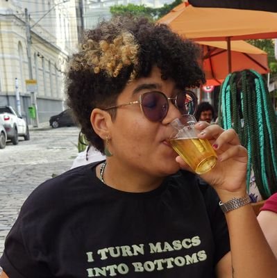 praga_agridoce's profile picture. Minha personalidade nesse site é gostar d(a minha) mulher ✨