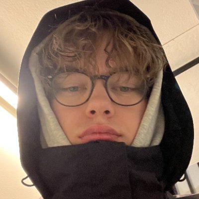 founder @veemediaco | working w/ @Jay3OW ✦ @yeatle | 📧 contact@snoozymp4.com