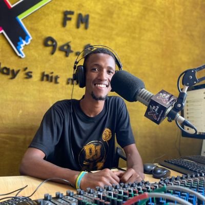 UnrulyDesigner's profile picture. DESIGNER & STYLIST BADDEST #DJ & #M.C BORN TO BE GREAT , LEAD & WIN.... 💯 #APRIL KING 👑 https://t.co/VUM9Id0YNv https://t.co/iIqAdYmOOd