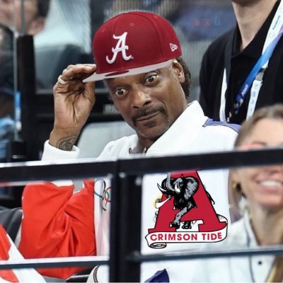 Husband. Dad. 6 time paper football world champion. 8 time Fantasy Football champion. Sometimes plays well with others #RollTide