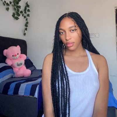 hidivinee's profile picture. 5’10 
Boujee❤️