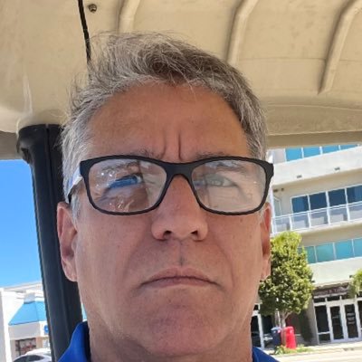 Venezuela, amante de la lectura y el ciclismo, una vez paracaidista militar y submarinista.Aqui se lee y escribe de todo. #LeonesdelCaracas 🦁🦁 te sigue