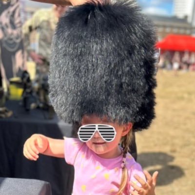 🐶👑💛🍹🐧only follow if you’re a kind,honourable,funny,good human; I'm tired of anything less. Sapper's granddaughter.
